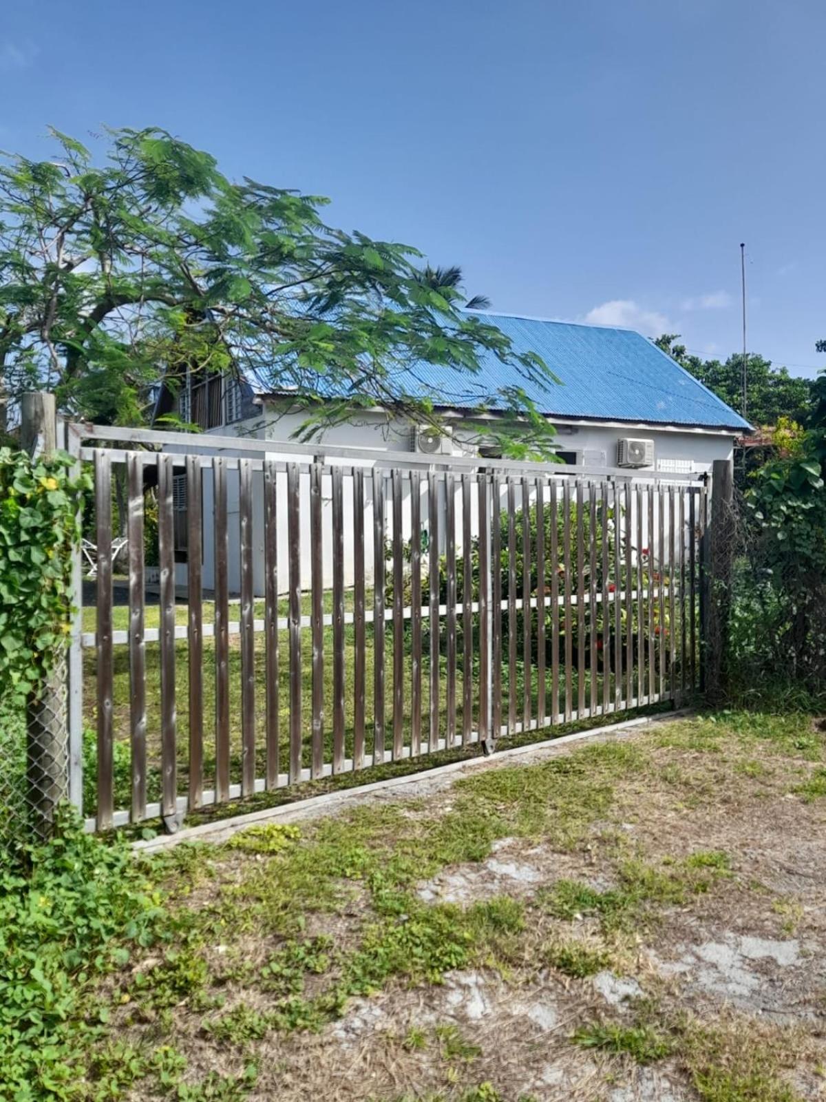 Maison Bord De Mer A 100 M Saint-Francois  Exterior photo